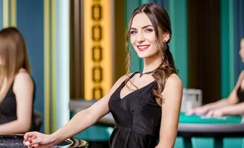 Người dùng liên hệ với bộ phận hỗ trợ khách hàng